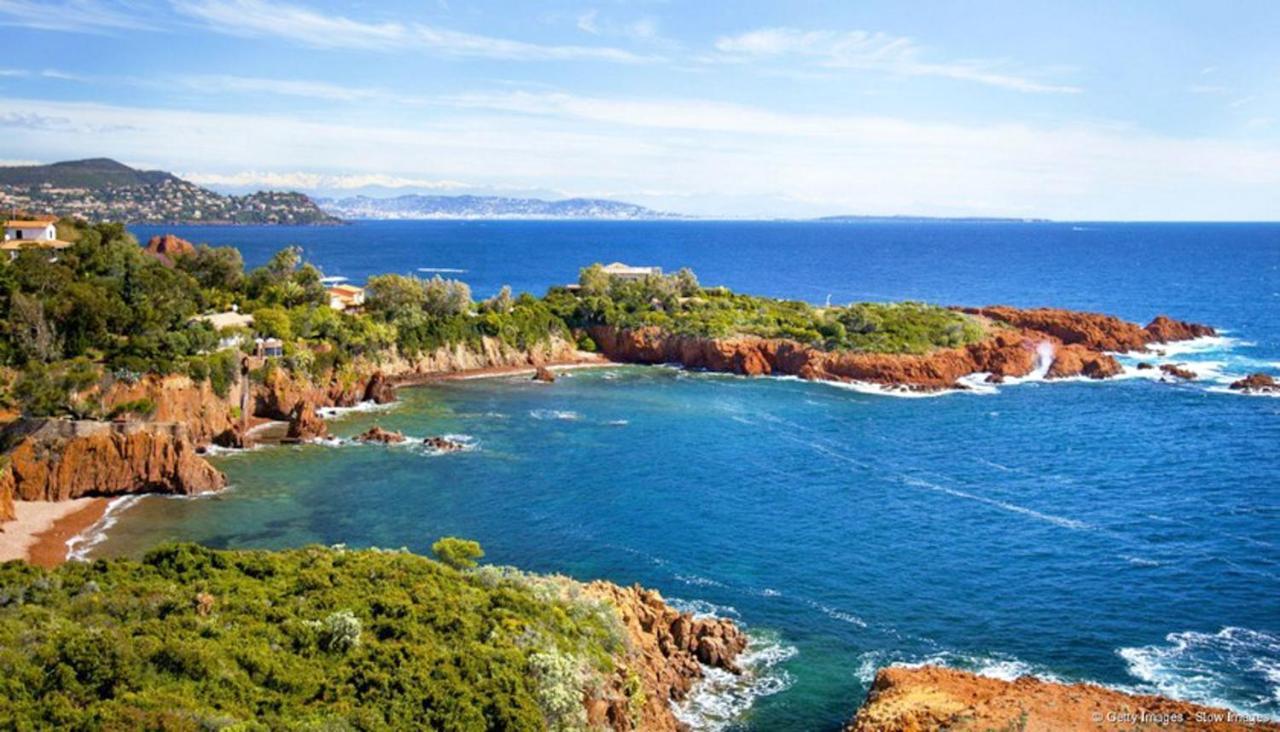 Villa Avec Piscine A Saint-Raphael Et Vue Sur La Montagne Kültér fotó