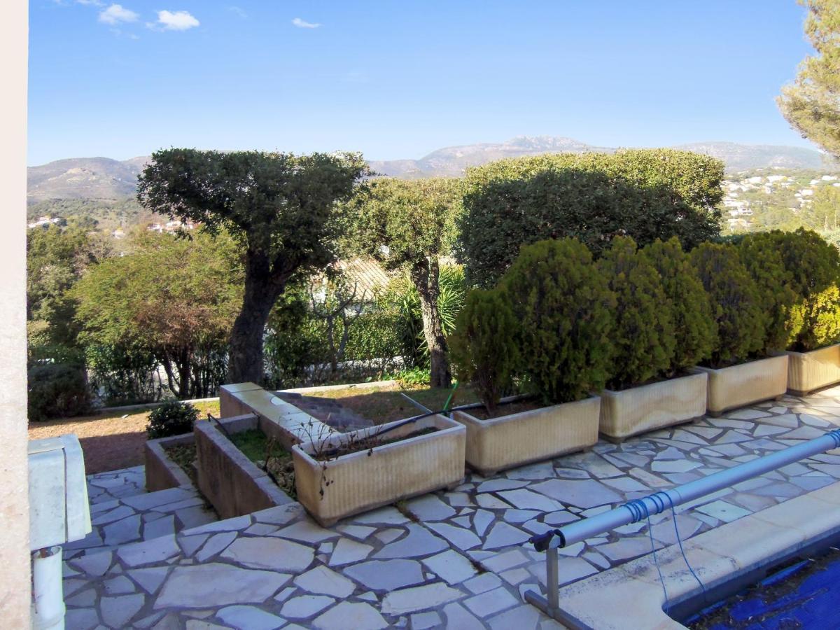Villa Avec Piscine A Saint-Raphael Et Vue Sur La Montagne Kültér fotó